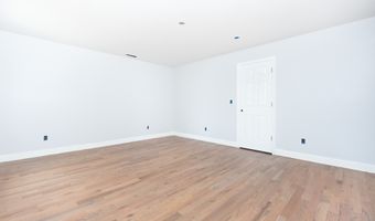 70 Northfield Dr, Bridgeport, CT 06606