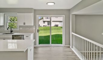 731 Roaring Brook Ln, Algonquin, IL 60102
