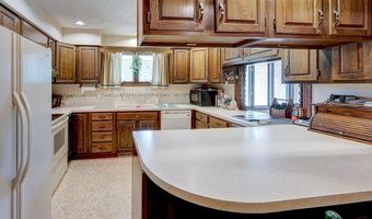 4 Lakeridge Dr, Arkansas City, KS 67005