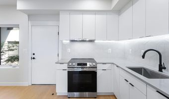 733 8TH St SE 202, Washington, DC 20003