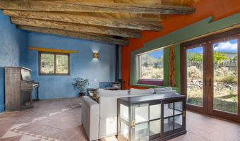 803 Highway 522, Arroyo Hondo, NM 87529