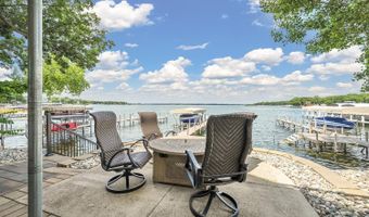 325 Lakeshore Dr, Arnolds Park, IA 51331