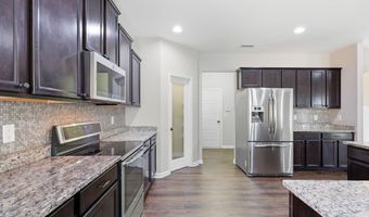 107 Walkabout Dr, Aberdeen, NC 28315