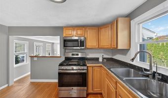 140 Promenade St, Barrington, RI 02806