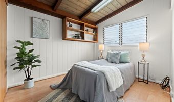 2272 Komo Mai Dr, Pearl City, HI 96782