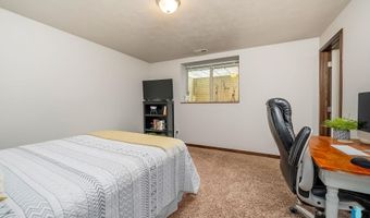 2726 E Sunburst Dr, Brandon, SD 57005