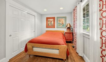 767 Twin Pines Cir, Ashland, OR 97520