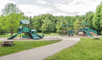 1911 Ozark Pkwy, Algonquin, IL 60102