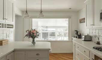 24 Huxley Dr, Amherst, NY 14226