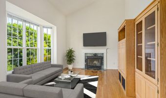 4871 S Ridgeside Cir, Ann Arbor, MI 48105
