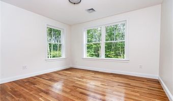 44 Saddlebrook Dr, Warwick, RI 02818
