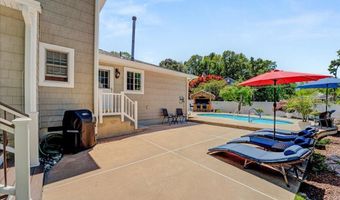 5 Trotter Ter, Belford, NJ 07718