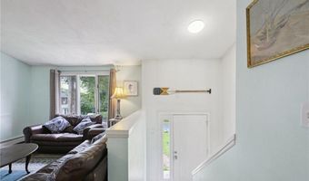 35 Old Town Trl, Narragansett, RI 02882