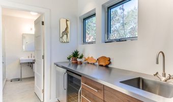 54 Gardiner Dr, Amagansett, NY 11930