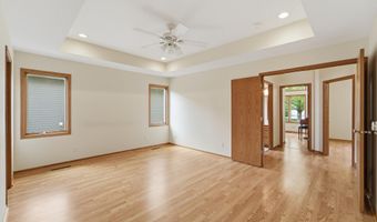2402 Suncrest Dr, Ames, IA 50014