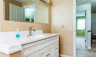 100 Scenery Ln, Johnston, RI 02919