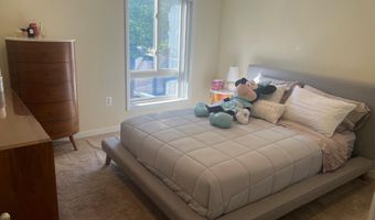 5250 VALLEY FORGE Dr 201, Alexandria, VA 22304