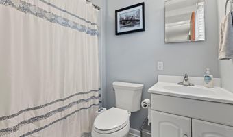 203 Tanglewood Ct, Middletown, NJ 07748