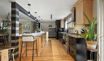 70 Lindley Ave, North Kingstown, RI 02852
