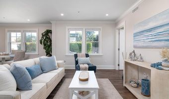 20 E Bowery St 1A, Newport, RI 02840