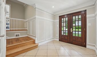 8121 BRIAR CREEK Dr, Annandale, VA 22003