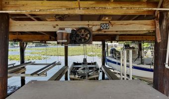 1640 JUNO Trl 205A, Astor, FL 32102