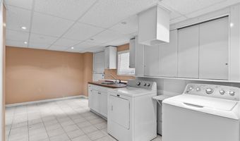 71 Hawthorne Pl, North Providence, RI 02904