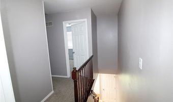 912 Oakwood Farms Ln, Ballwin, MO 63021