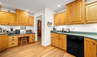 12488 Baumhart Rd, Amherst, OH 44001
