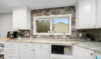 316 S Country Club Ave, Brandon, SD 57005