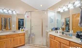 325 WOODLAND Dr, Andalusia, IL 61232