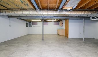 830 Westrun Dr, Ballwin, MO 63021