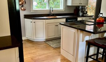 53 Congress St, Belfast, ME 04915