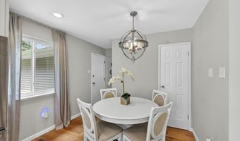 706 Clayworth Dr, Ballwin, MO 63011