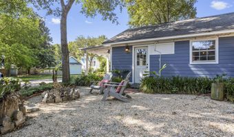 1112 Lafontaine Ave, Ocean Springs, MS 39564