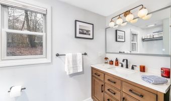 361 E Lakeshore Dr, Alloway, NJ 07422