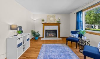 72 Windsor Park Dr, Coventry, RI 02816