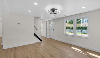 16 Larboard St, Beachwood, NJ 08722