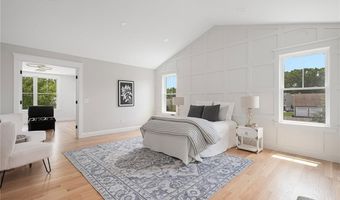 5 Braeburn Cir, Cranston, RI 02921