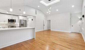 14 Redwood St, Bergenfield, NJ 07621