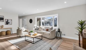 76 Maple St, Beachwood, NJ 08722