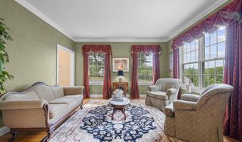 12 Logans Way, Danbury, CT 06811
