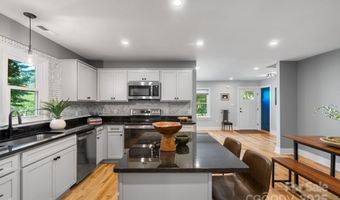 11 Upland Rd, Asheville, NC 28804