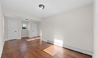 22 Guilette Pl, Amityville, NY 11701