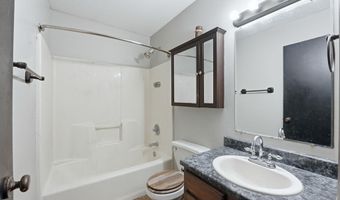 302 Willard Dr, Auburn, IN 46706