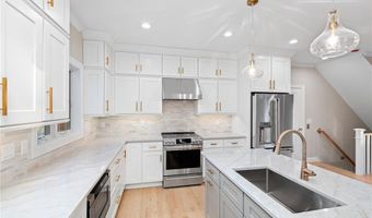 25 Scallop Shell Rd, Narragansett, RI 02882