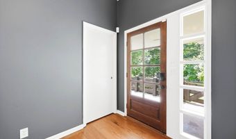 1007 Evergreen Rd, Anchorage, KY 40223