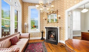 3 Memorial Blvd, Newport, RI 02840
