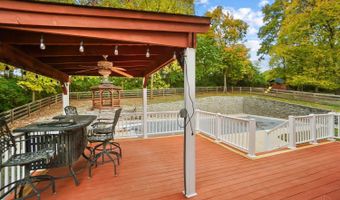 2558 Apple Ridge Ln, Amberley, OH 45236