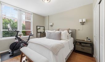 1021 N GARFIELD St 323, Arlington, VA 22201